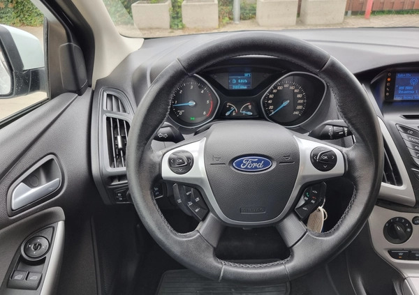 Ford Focus cena 15000 przebieg: 300000, rok produkcji 2012 z Poznań małe 407